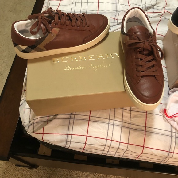 Burberry shoes - Picture 2 of 7